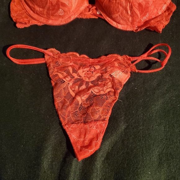Victoria's Secret Bra and Thong Panty Set -  Red - Vintage sz M/34B - Picture 3 of 16